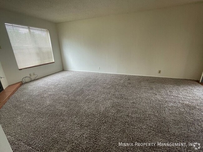 Building Photo - 1904 Midland Dr Rental