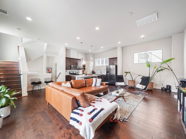 Photo - 5820 Petty St