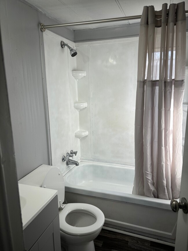 Photo - 208 Fernwood Park Dr