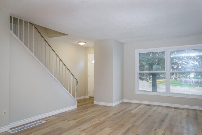 Photo - MODERN THREE BEDROOM CONDO TOWNHOME CLOSE TO WHITEOAKS MALL Unit 116