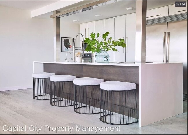 Building Photo - 700 Grand Ave Unit #3303