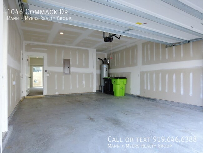 Photo - 1046 Commack Dr