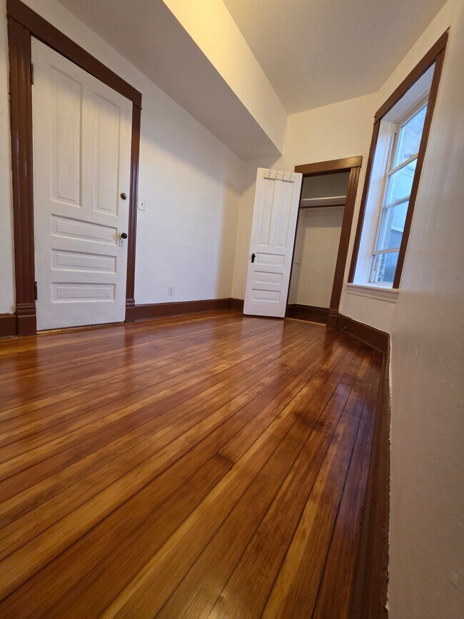 1138 N Hamlin Ave Unit 2
