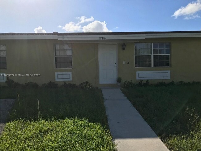 Building Photo - 1786 SW 6th St Rental