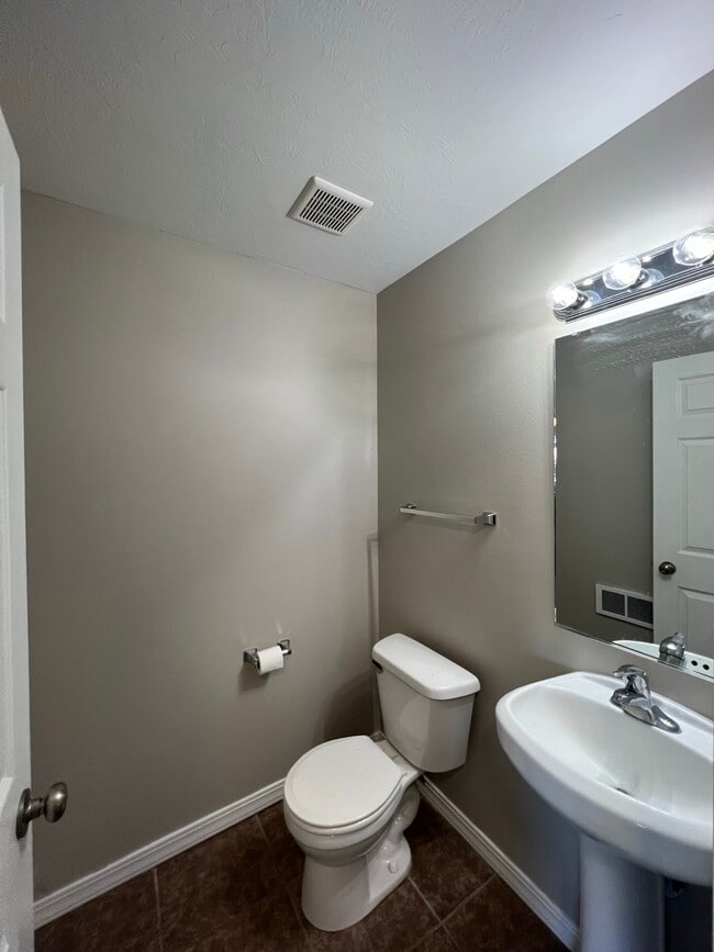 Photo - 400 Energy Dr Unit Apt 1