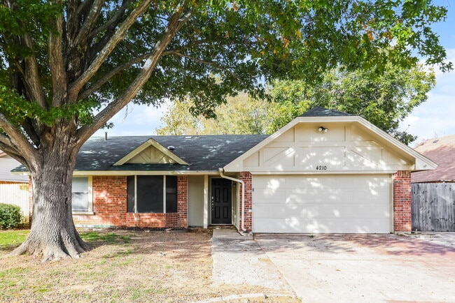 Building Photo - 4210 Glen Hollow Cir