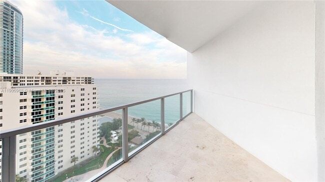 Photo - 3101 S Ocean Dr Unidad 1705