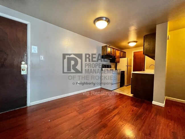 Building Photo - 1005 Robertson St Unit A3