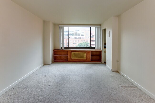 Photo - Spacious & Bright Studio at River Place East