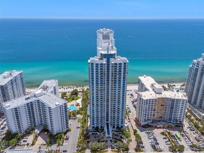 Building Photo - 3101 S Ocean Dr Unit 2605 Rental