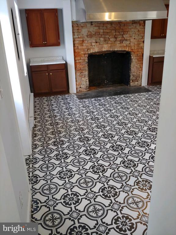 Photo - 113 E Main St