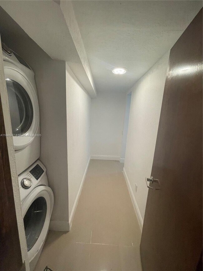 Photo - 4681 SW 33rd Ave