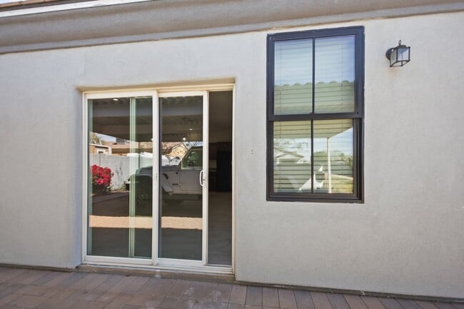 Photo - Great Location in Glendale