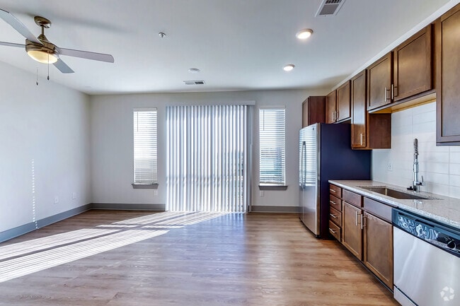 Studio - 621 SF