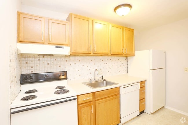 2BR, 1BA - 750SF - Kensington Square Apartments