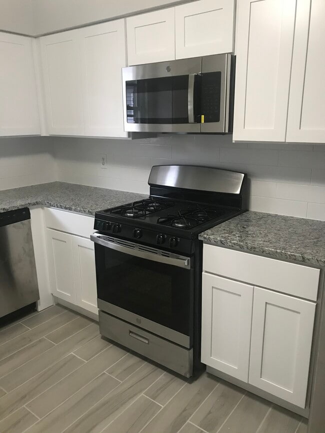 Photo - 420 W 7th St Unit 07