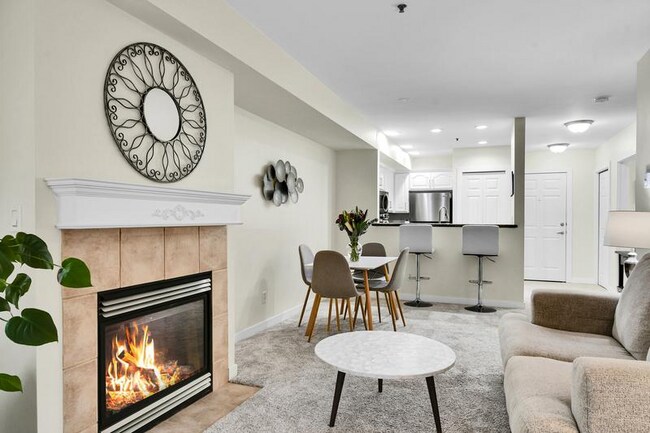 Photo - 4847 California Ave SW Unidad #205