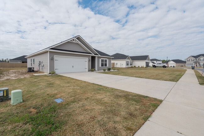 Photo - 380 Mcclelland Lp NE