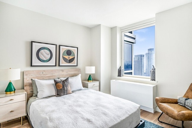 52-03 Center Blvd Unit 2513