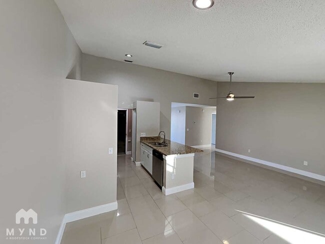 Photo - 8310 Clermont St