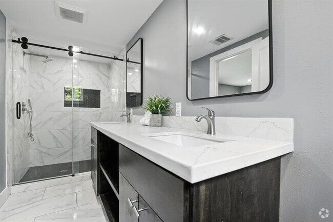 Building Photo - 12732 Royal W Dr Rental