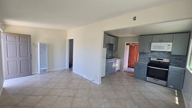 Photo - 336-338 DAISY AVE Unit 336