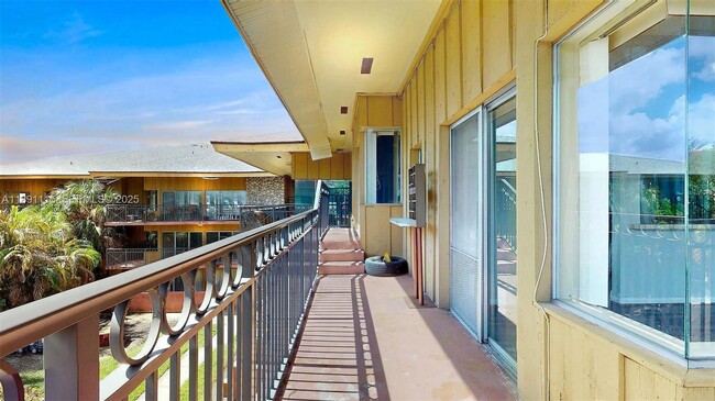 Building Photo - 4850 SW 63rd Terrace Unit 131