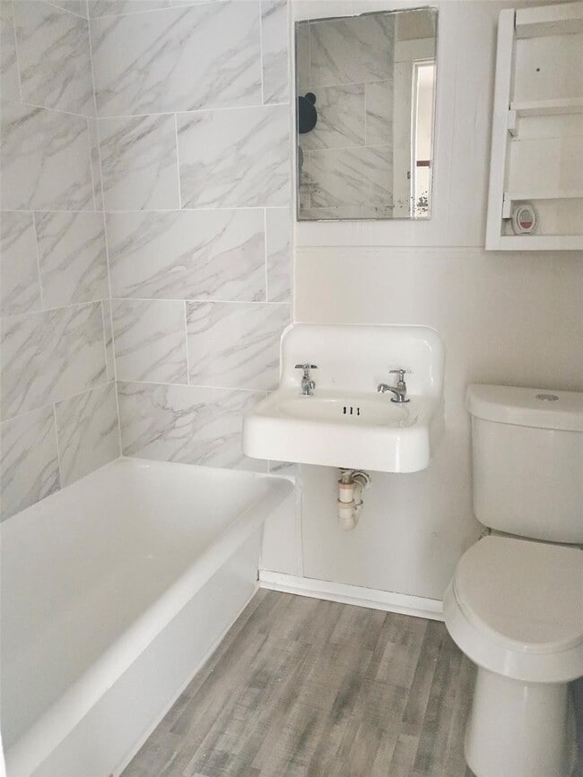 Photo - 3130 Illinois St