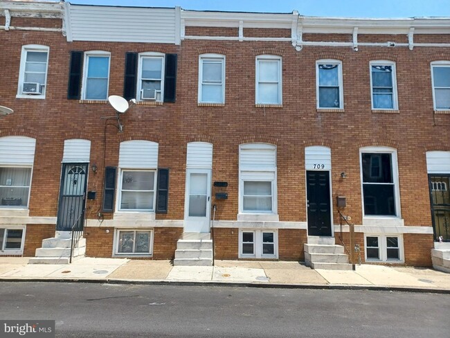 Building Photo - 711 N Streeper St Rental