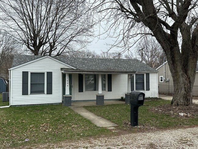 Building Photo - Your Yorktown Home Base | Love Coming Home
