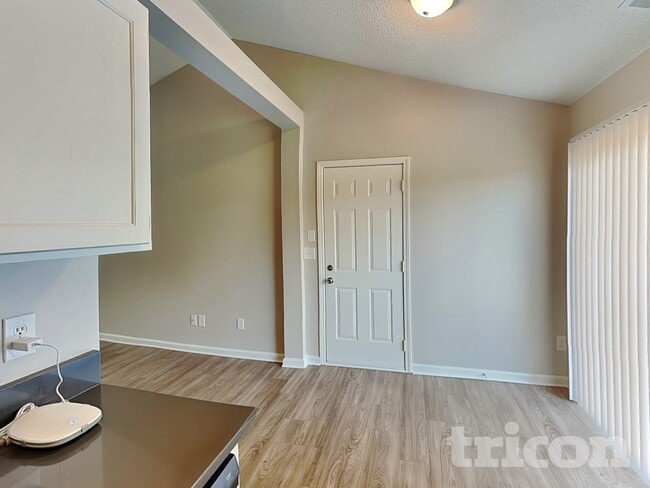 Photo - 4438 Fawnbrook Ave SW