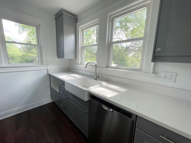 Photo - Earlewood Park - Convenient to Downtown and Interstates Unit 810 Florence