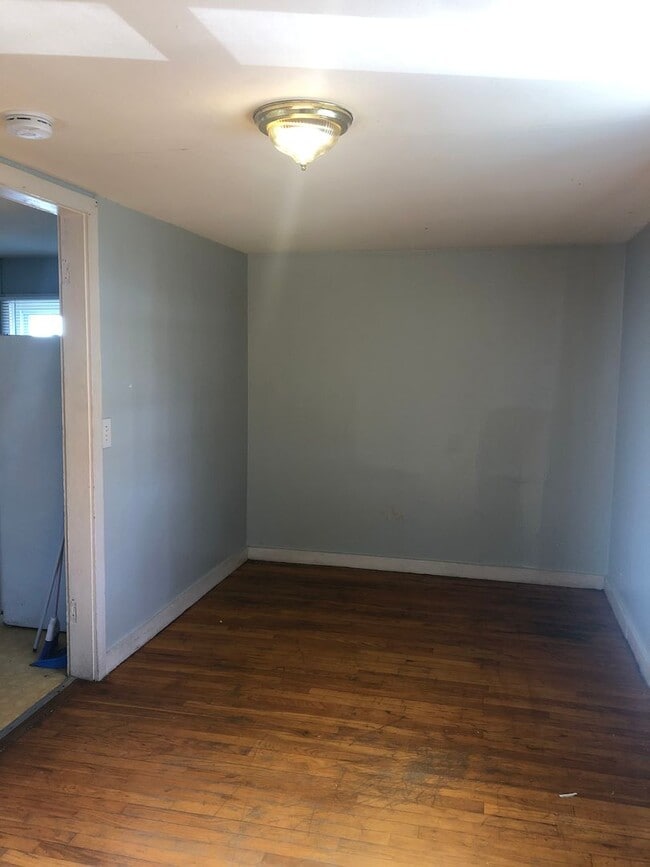 Photo - 1 Bed/1 Bath Upstairs Apartment located walking distance to Downtown Gallatin.
