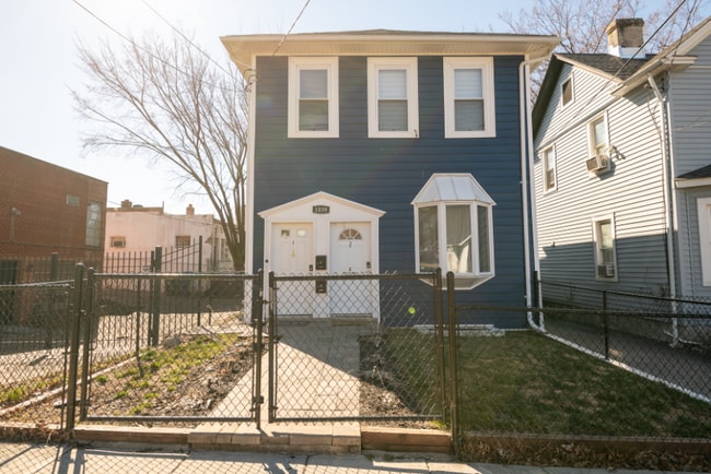 Photo - 1039 Evarts St NE Unidad 2