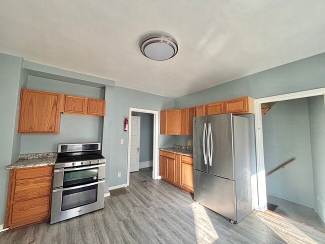 Building Photo - 120 E Maple St Unit 1
