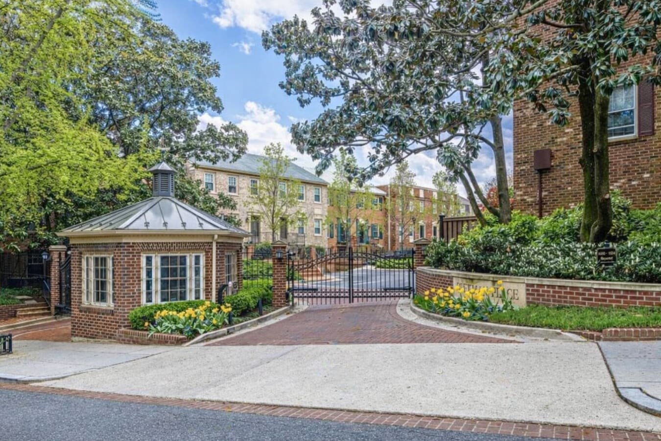 Photo - 1660 Beekman Pl NW