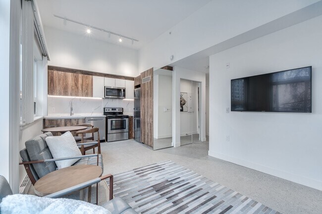 Building Photo - 1170 Barclay St Unit 401