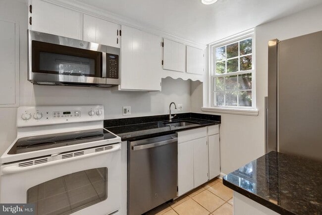 Photo - 2804 S Abingdon St