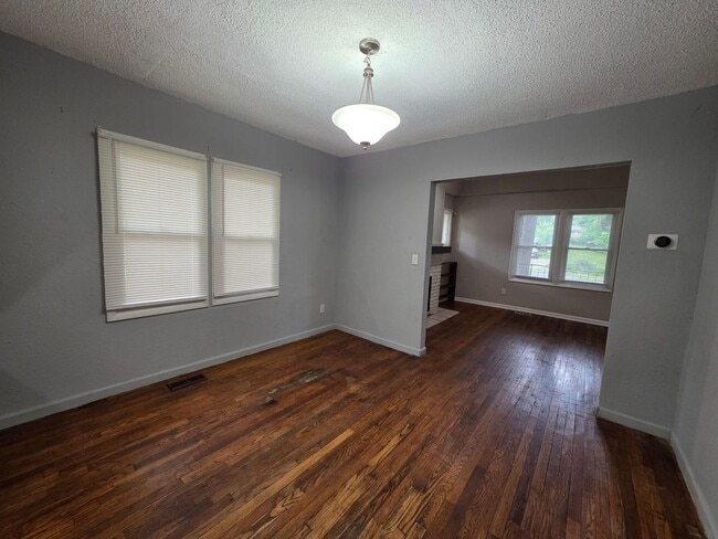 Photo - 3 Bedroom Home Near Zoo & Parks!