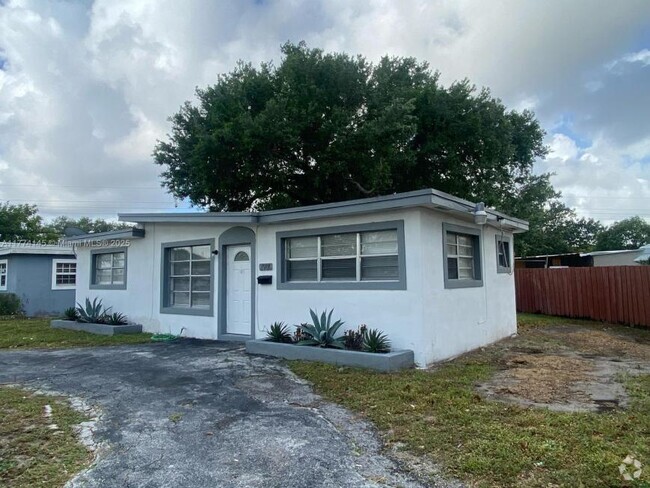 Building Photo - 3 bedroom in West Park FL 33023 Rental