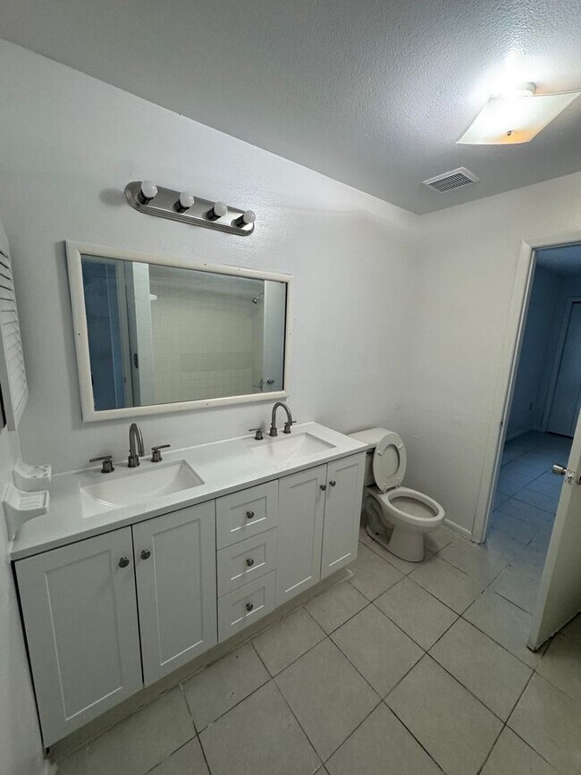 Photo - 620-622 Pineville Ln Unidad 620