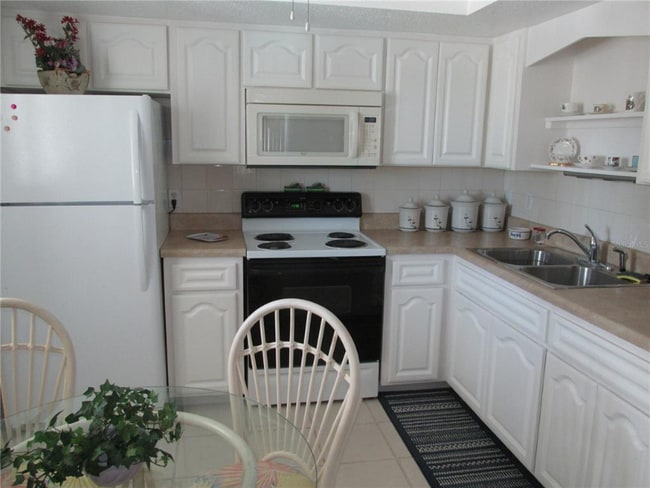 Photo - 340 Base Ave E Unidad 325