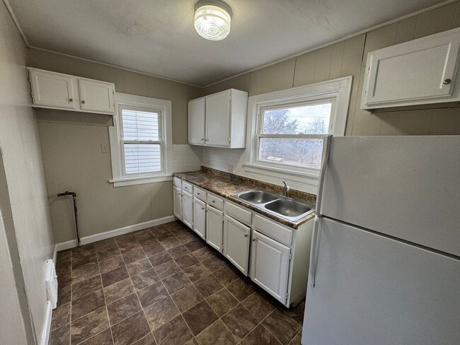 Photo - Two bedroom one bath house in Rock Island