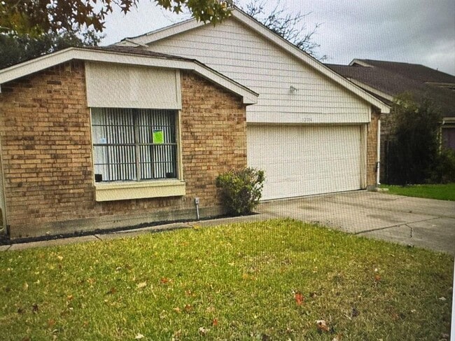 Building Photo - 12704 Westpark Dr Rental