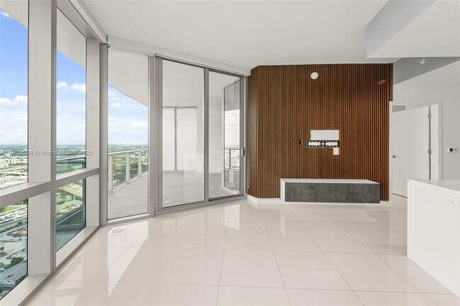 Photo - 851 NE 1st Ave Unit 4510