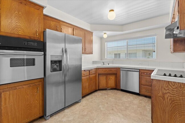 Photo - Light-Filled Top Floor Retreat in the Heart of Franklin Village Unidad 33