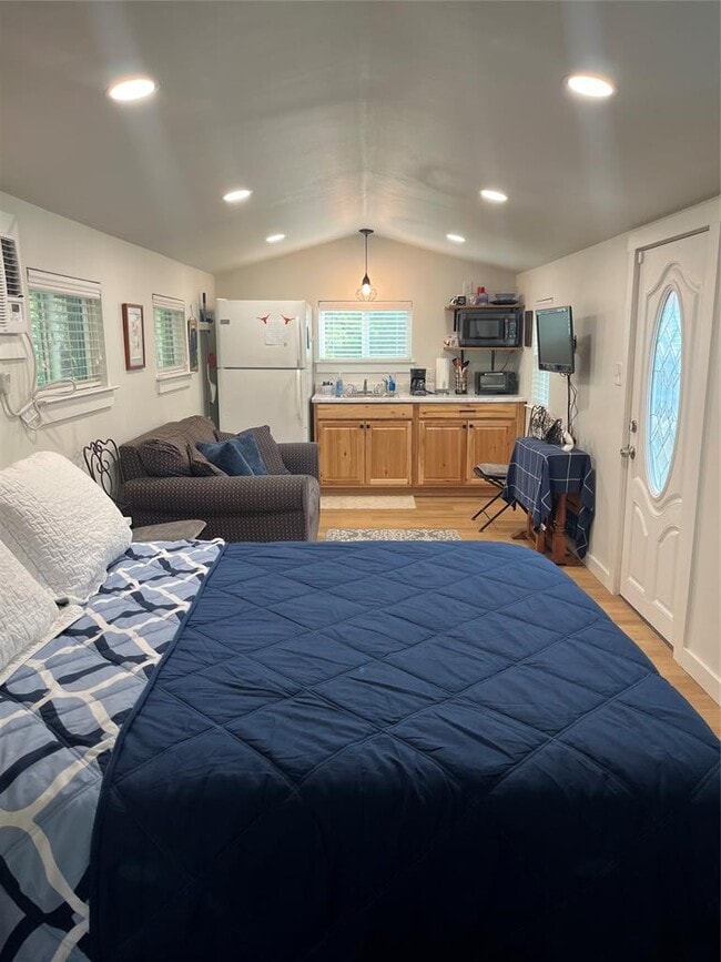 Photo - 165 Ranchette St