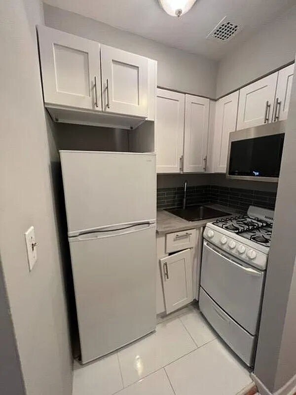 Photo - 213 E 26th St Apartment Unit 2A
