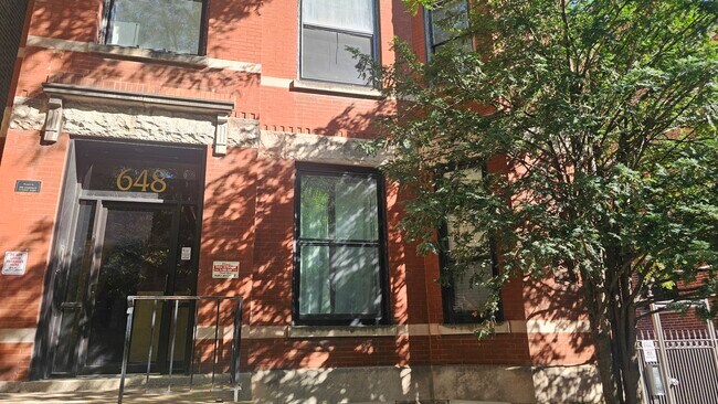 Building Photo - 648 W Oakdale Ave Unit 1F Rental
