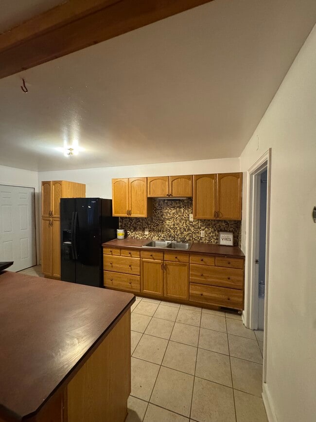 Kitchen - 1071 Van Velsen St Unidad 3 downstairs